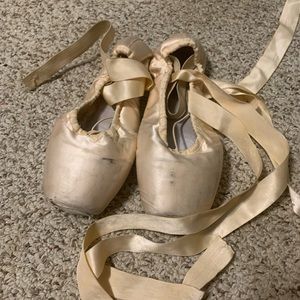 Bloch pointe shoes worn out🩰size 6 xxxx or (8)